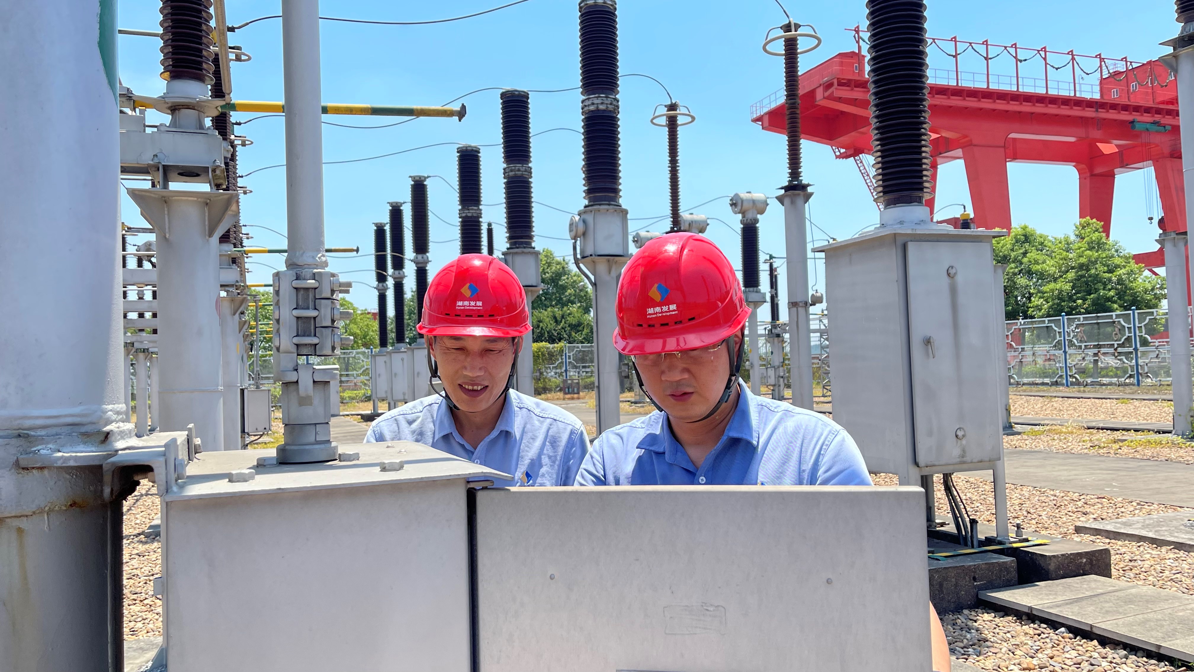 战高温斗酷暑 株洲航电枢纽全力以赴保供电 战高温斗酷暑 株洲航电枢纽全力以赴保供电