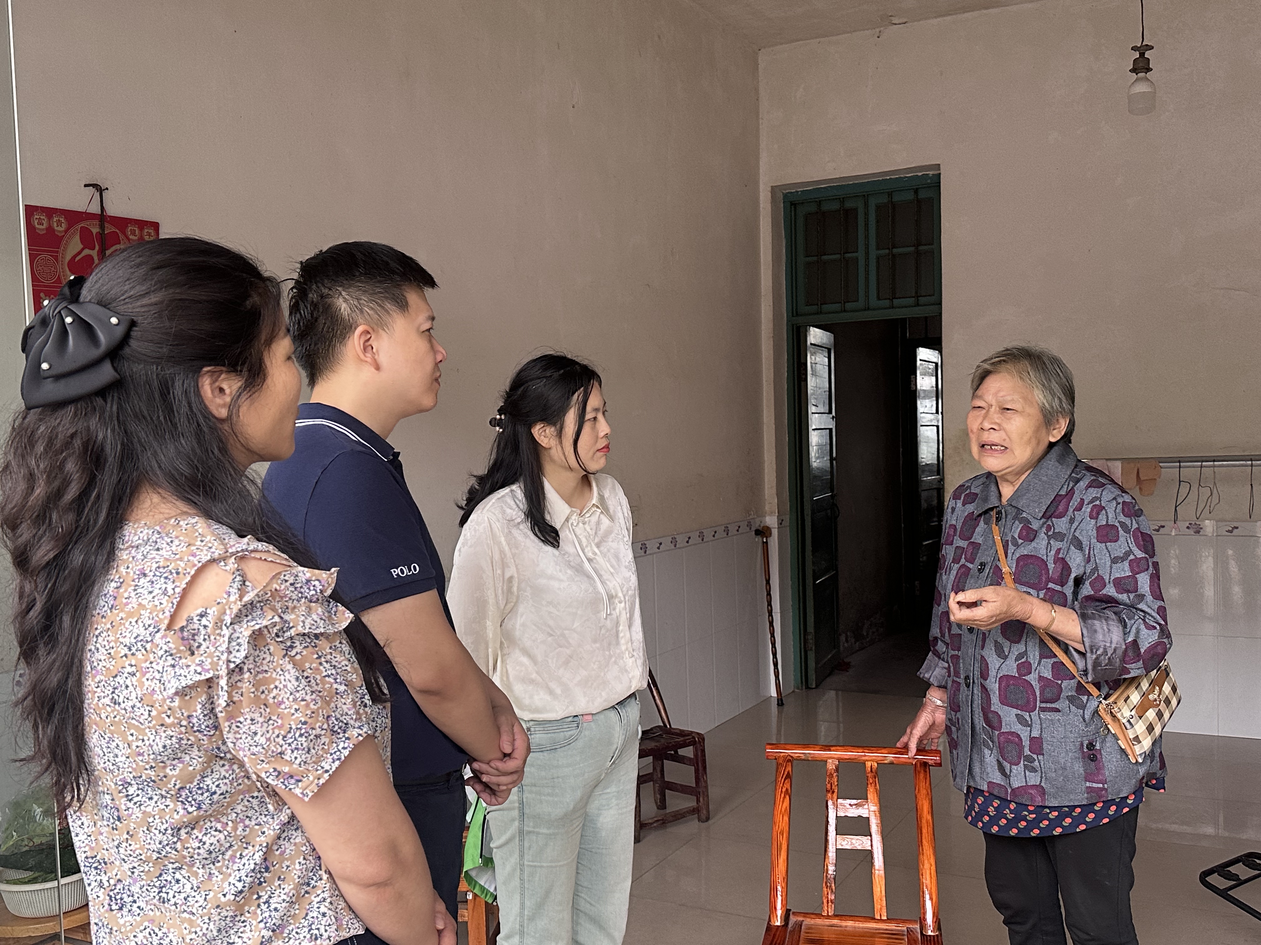 党群综合与人力资源党支部开展“关爱留守儿童 迎六一送温暖”主题党日活动 党群综合与人力资源党支部开展“关爱留守儿童 迎六一送温暖”主题党日活动